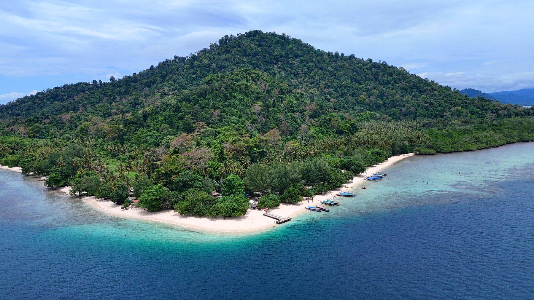 Island hopping Ombaak menuju Pulau Kelagian